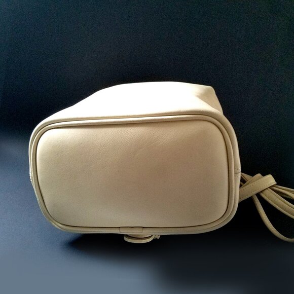 Vintage Coach Soho Bucket Drawstring Shoulder Backpack Cream Bag #4162 - Picture 5 of 8